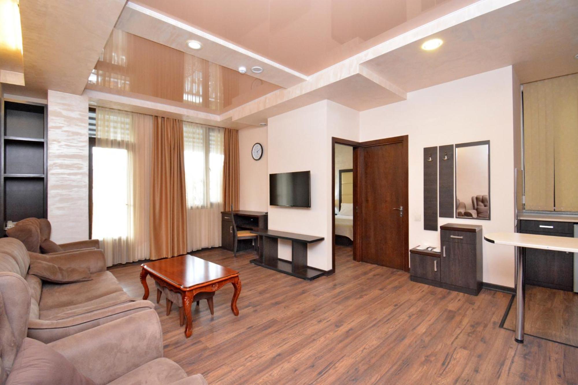 Hotel Partiez Yerevan Exterior photo