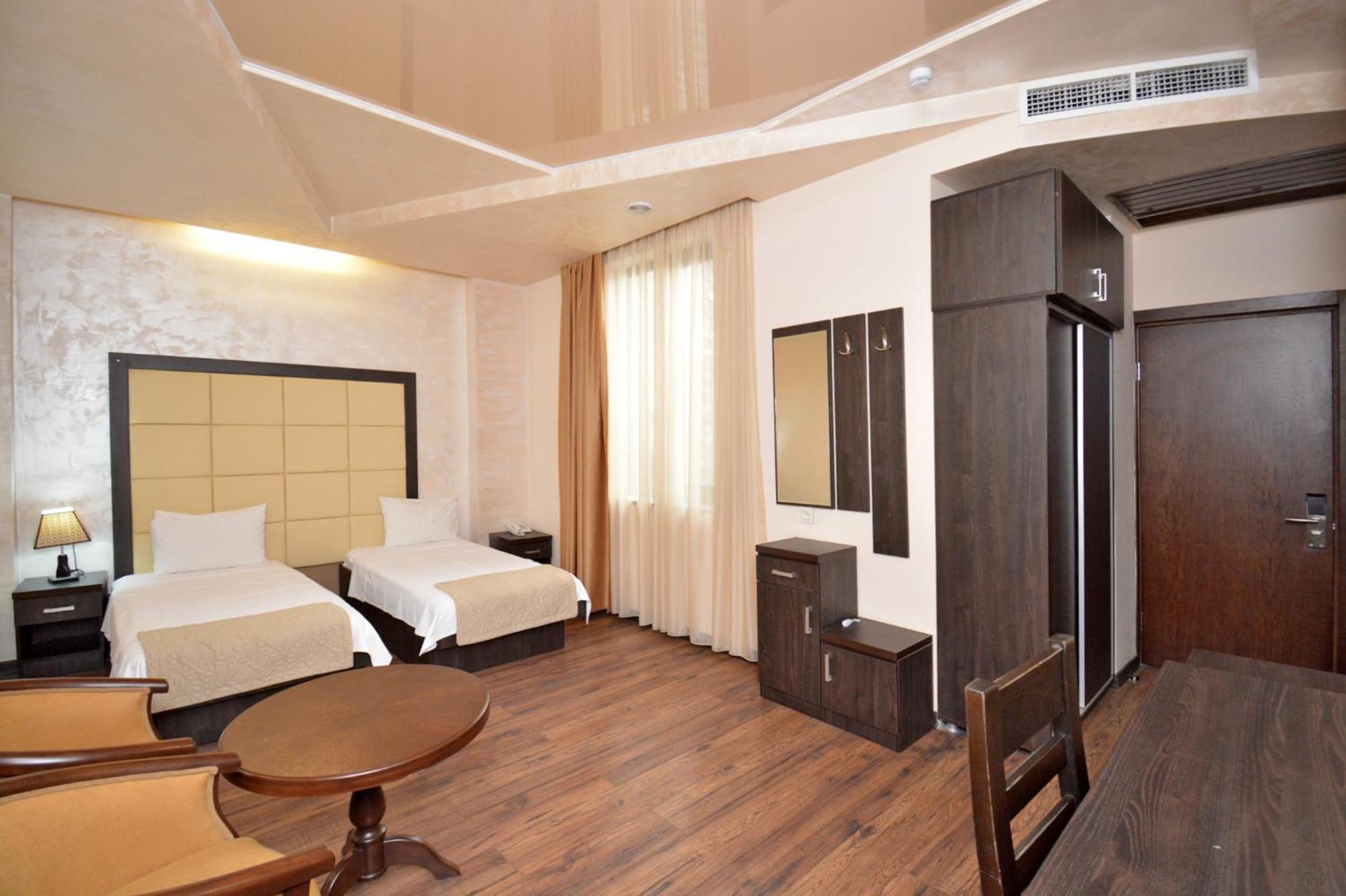 Hotel Partiez Yerevan Exterior photo