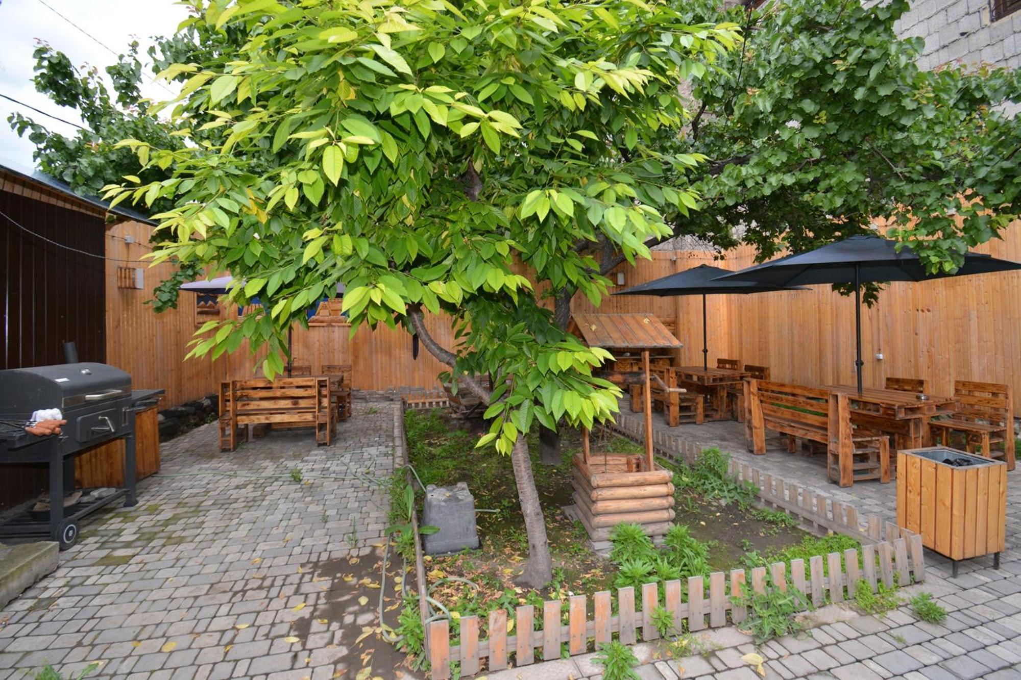 Hotel Partiez Yerevan Exterior photo