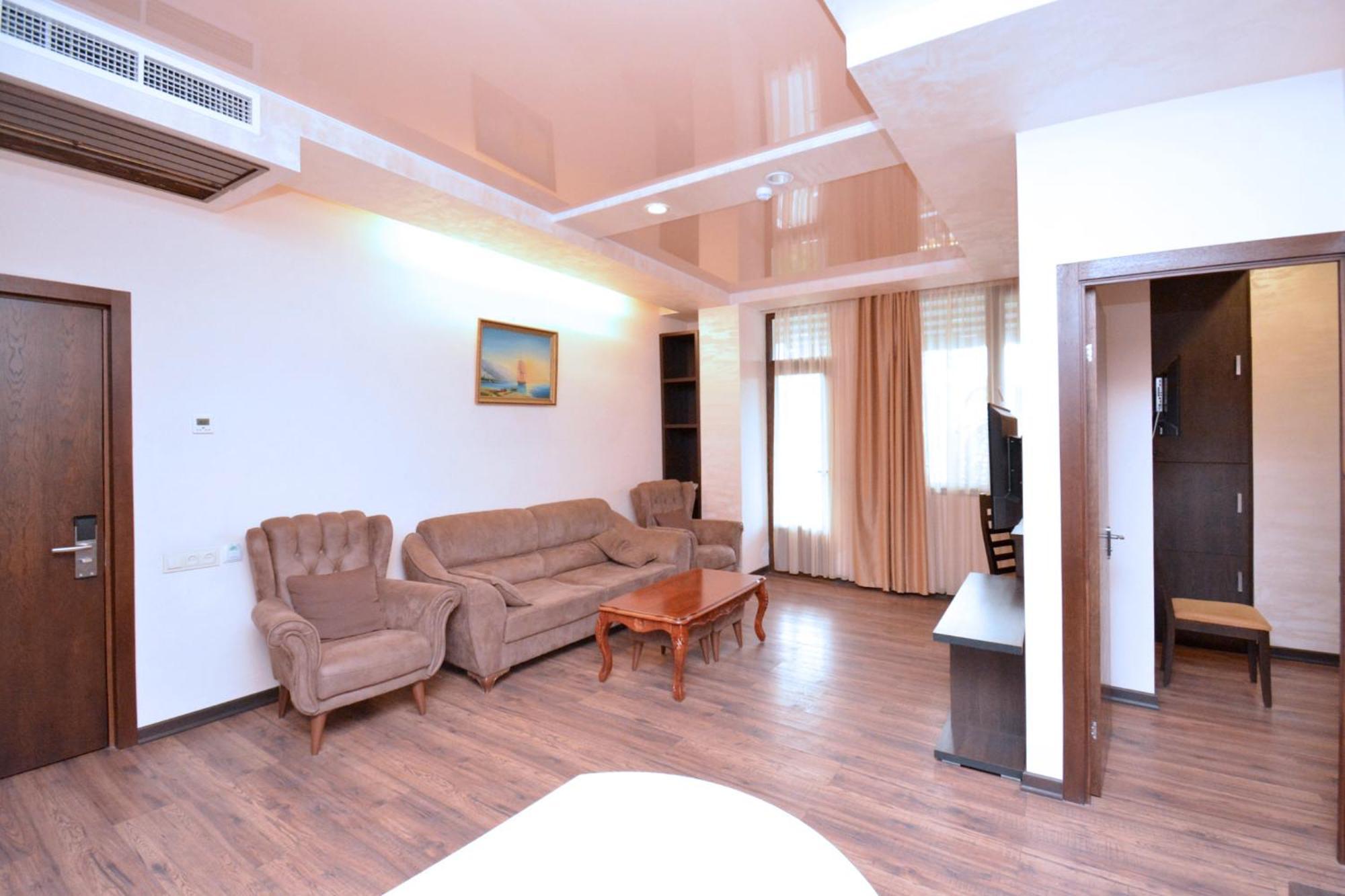 Hotel Partiez Yerevan Exterior photo