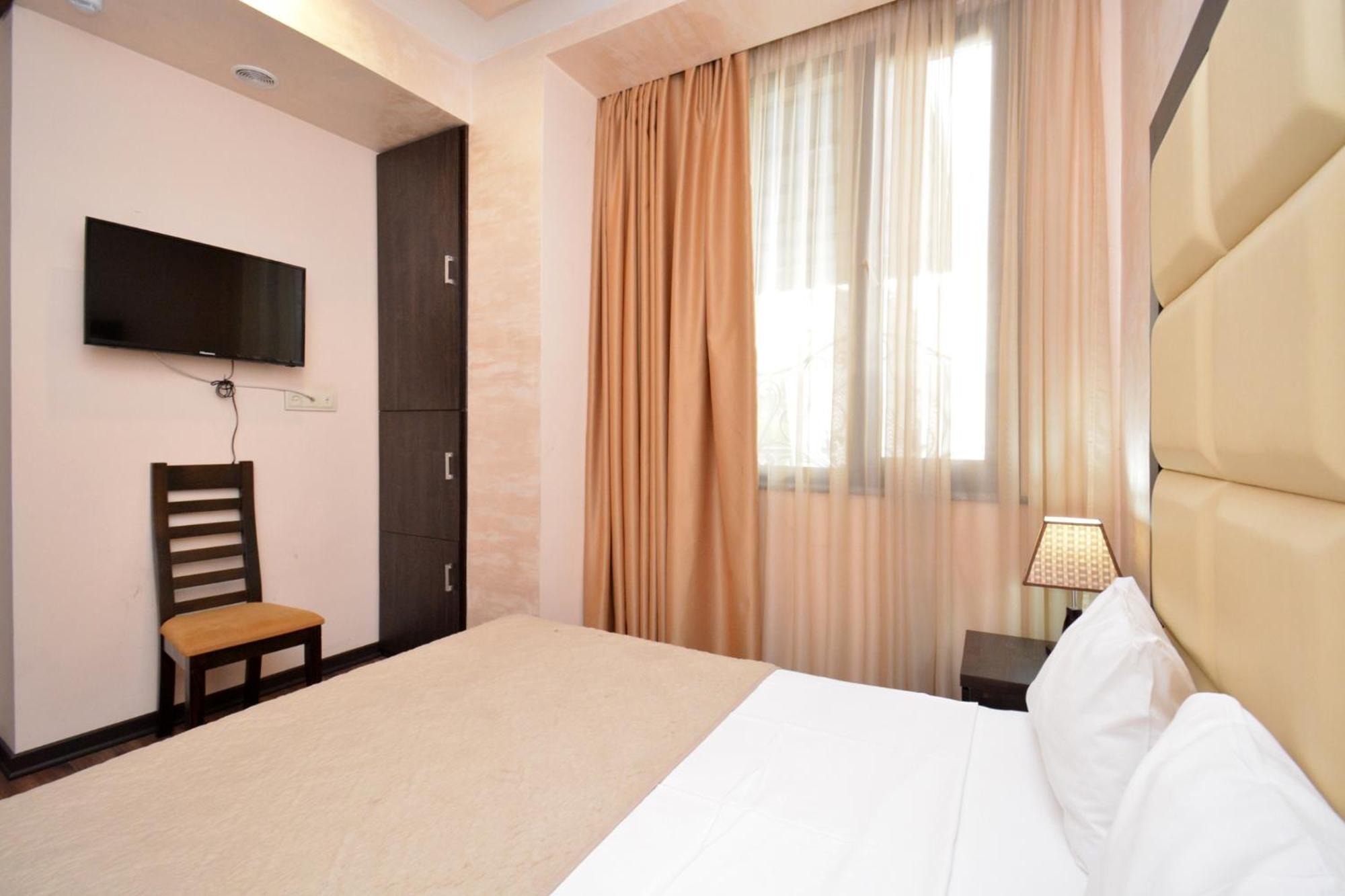 Hotel Partiez Yerevan Exterior photo