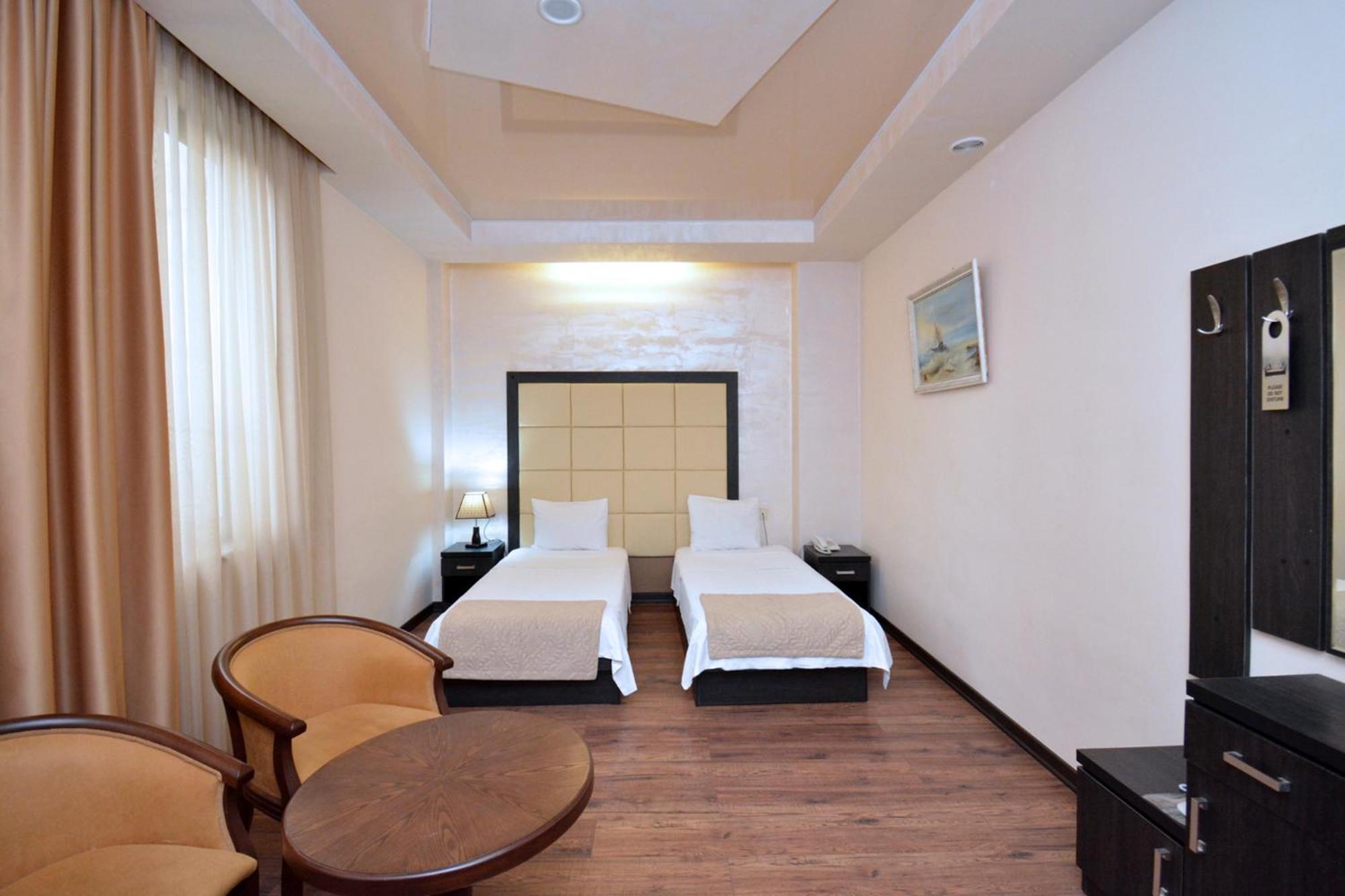Hotel Partiez Yerevan Exterior photo