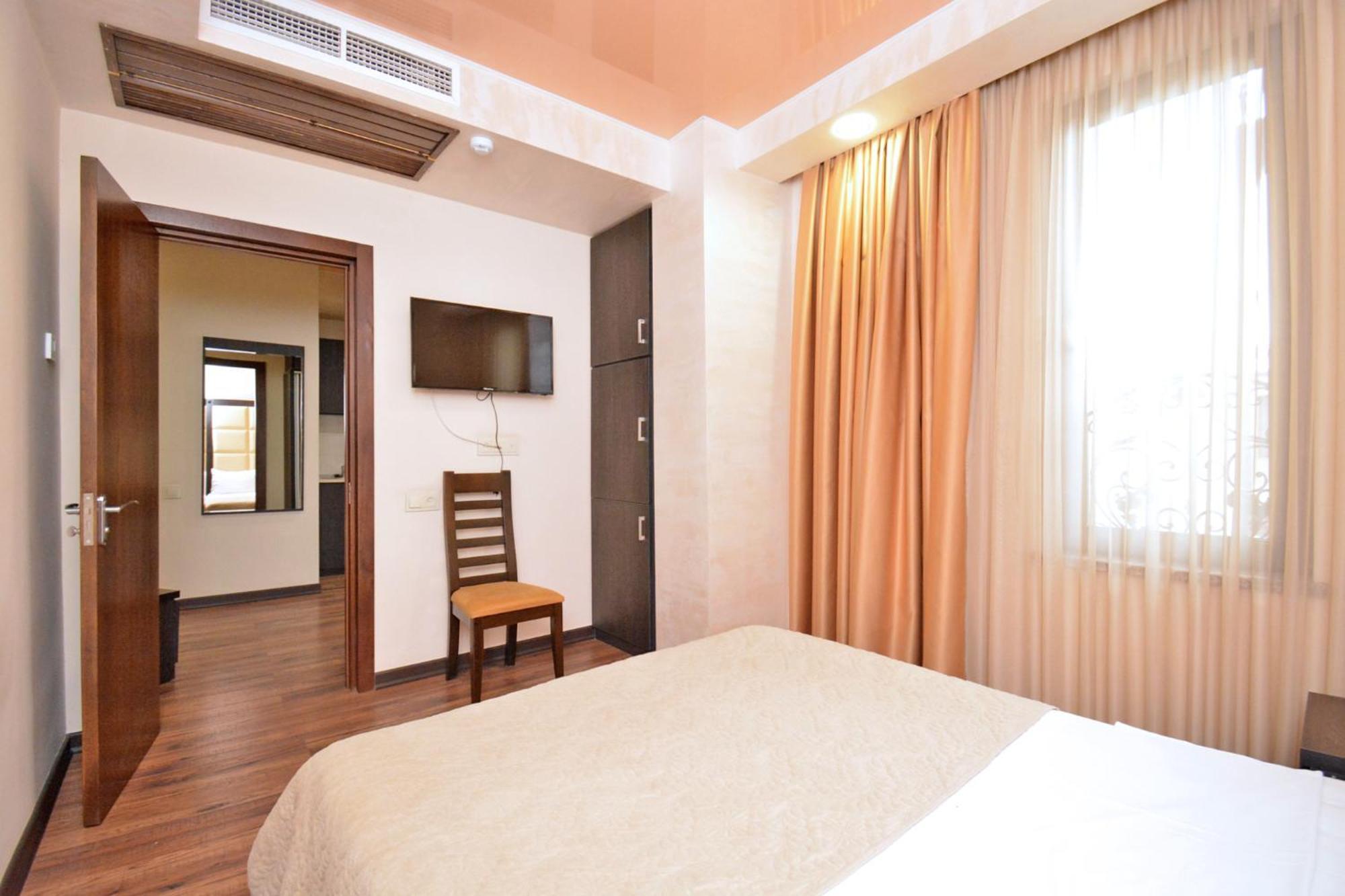 Hotel Partiez Yerevan Exterior photo