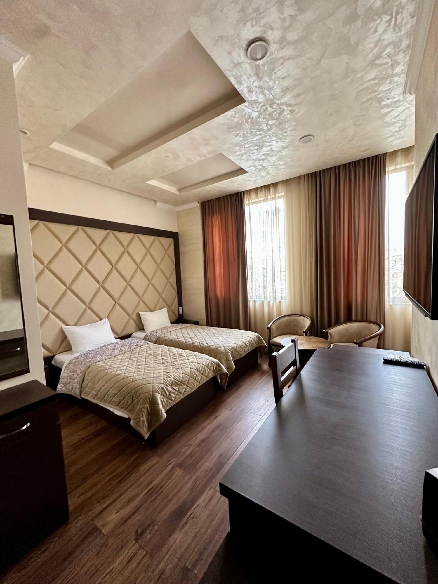 Hotel Partiez Yerevan Exterior photo